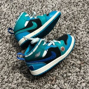 Toddler Jordan 1 Mids
